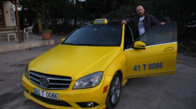 100 Bin TL'lik Lüks Otomobilini Taksiye Çevirdi