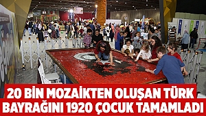 20 bin mozaikten oluşan Türk Bayrağını 1920 çocuk tamamladı