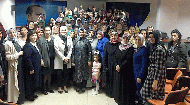 AK Partili kadınlar sertifika aldı