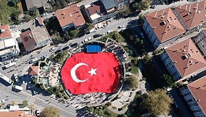 Dev Türk Bayrağı'yla kutlama! 