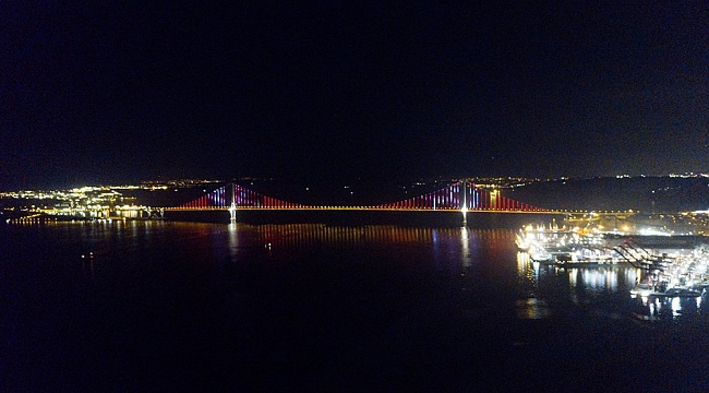 Osmangazi Köprüsü kırmızı beyaz renklere büründü!