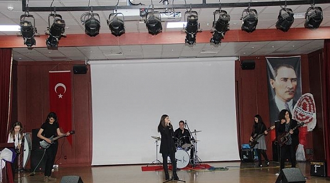 Çayırova'da öğrenciler mini konser verdi