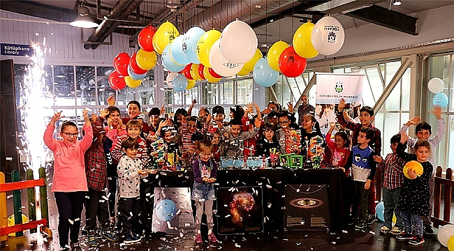 Çocuklara, bilim temalı doğum günü