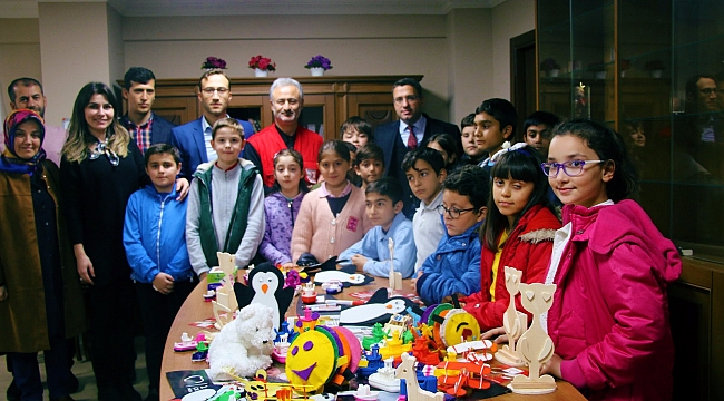 Suriyeli çocuklar için hediye oyuncaklar