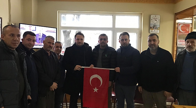 AK Partili gençlerden Türk Bayraklı ziyaret