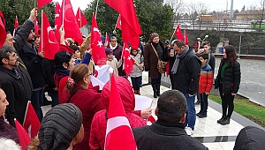 Atatürk anıtının önündü 'Andımız'ı okudular