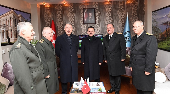 Vali Ersoy, Milli Savunma Bakanı Akar'ı karşıladı