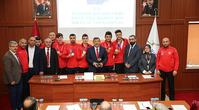 Darıca Meclisi Avrupa şampiyonu sporcuları ödüllendirdi
