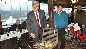Karaosmanoğlu meclis üyelerini yemekte ağırladı!  