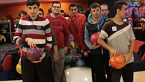 Engelli öğrenciler bowling turnuvasında