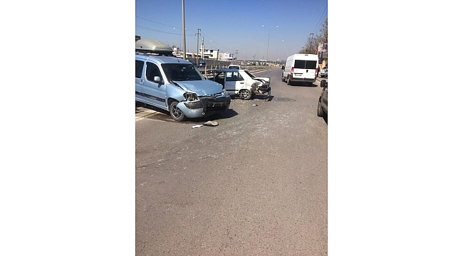 Gebze'de iki araç çarpıştı! 1 yaralı