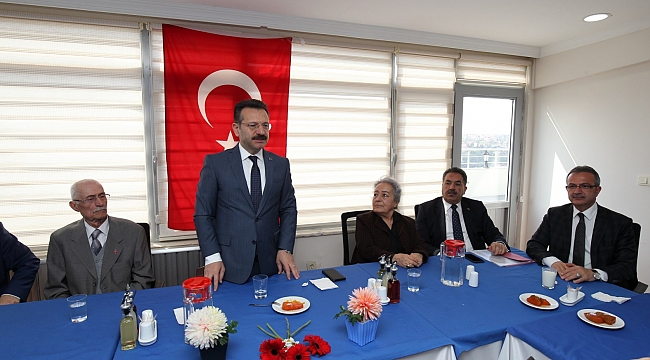 Vali Aksoy ve Başkan Köşker’den Huzur Evi ziyareti