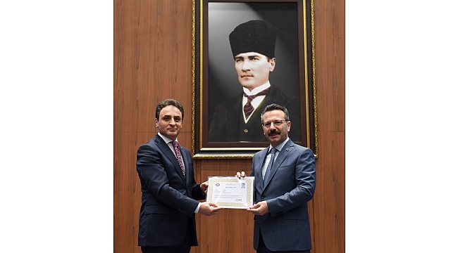 Vali Aksoy'dan Şener Doğan'a başarı belgesi