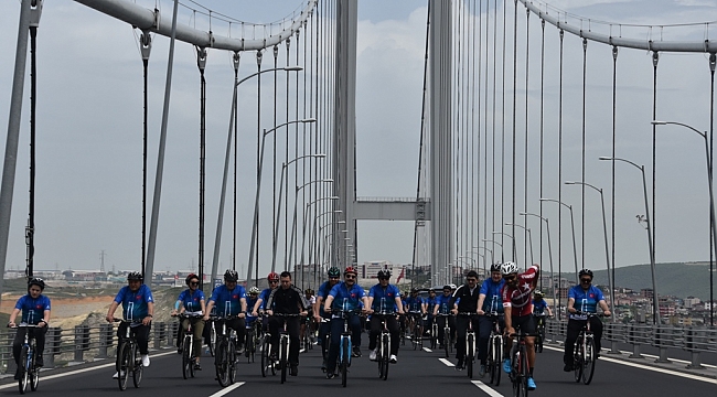 Bisikletle Osmangazi Köprüsünden geçtiler