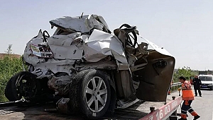 Gebze'de Tır otomobile çarptı: 2 yaralı