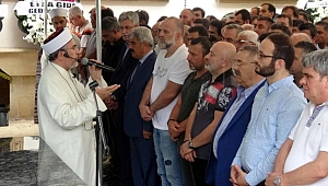 Kocaeli'de  Mursi için gıyabi cenaze namazı kılındı