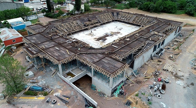 Darıca’nın dev spor salonunun tribün betonu döküldü