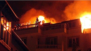 Gebze'de çatı yangını korkuttu