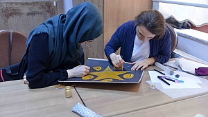 Geleneksel Türk Süsleme Sanatları öğreniyorlar