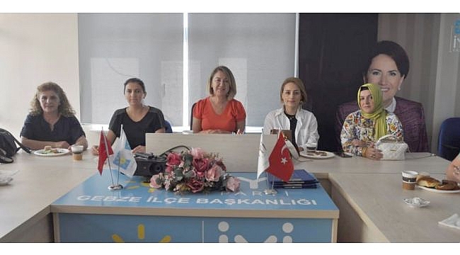 İYİ Partili kadınlar Akşener'e gidiyor