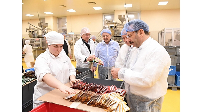 Vali Aksoy, Gebze’de Patlayan Şeker fabrikasını inceledi!