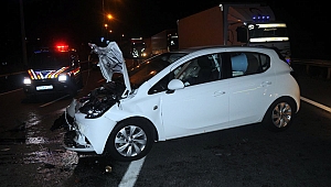 Hafif ticari araçla otomobil çarpıştı: 4 yaralı