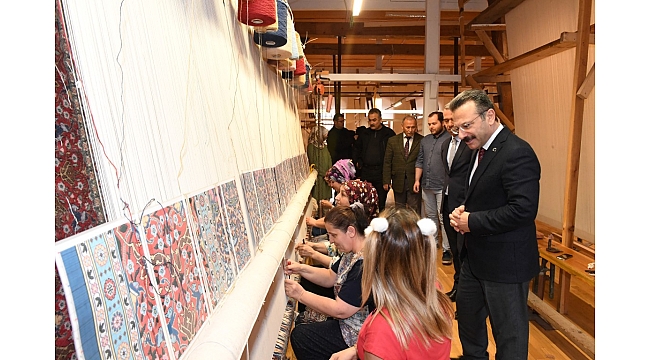 Vali Aksoy Hereke Halı ve İpekli Dokuma Fabrikasını ziyaret etti