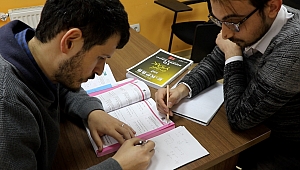 Gönüllü öğrencilerden E-KPSS kursiyerlerine eğitim
