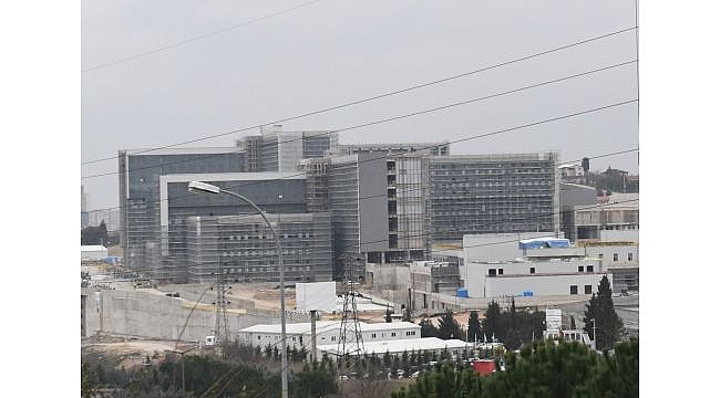 Vali Aksoy Kocaeli Şehir Hastanesi inşaatını gezdi