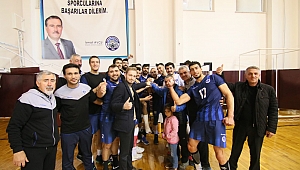 Büyükşehir Kağıtspor voleybolda liderliği geri aldı