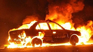  Emanet aldığı otomobil alev alev yandı!