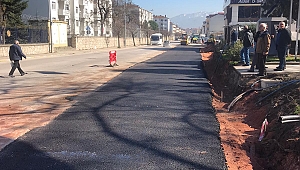 Gölcük’te 22 metrelik alternatif yol asfaltlanıyor