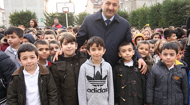 Kaymakam Güler ve Başkan Büyükgöz M. Alp Tiryakioğlu İlkokulu’nda