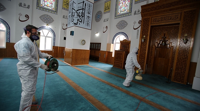 Büyükşehir camileri dezenfekte ediyor