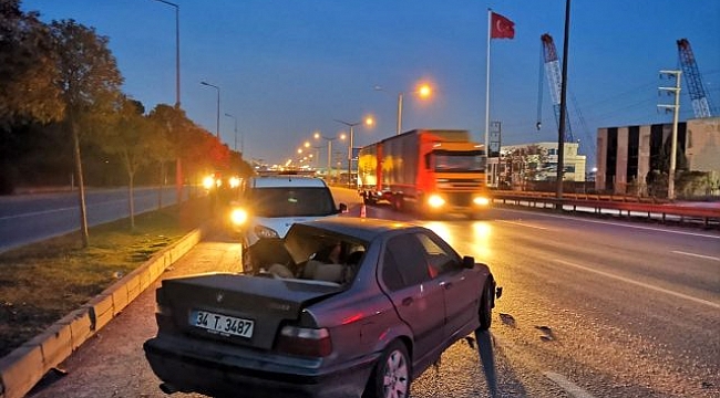 Gebze'de tıra arkadan çarpan otomobil sürücüsü yaralandı