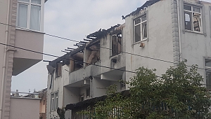 Çatıda başlayan yangın daireyi yaktı, 3 kişi dumandan etkilendi