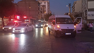 Gebze'de işçi servisi ile otomobil çarpıştı: 1 yaralı