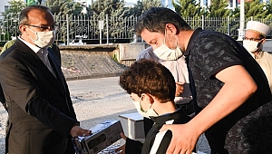 Vali Yavuz, vatandaşlarla bayramlaştı