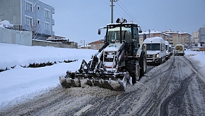 Çayırova'da karla mücadele aralıksız sürüyor
