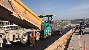 Gebze TEM Kuzey yan yollar asfalt serimi yapılıyor