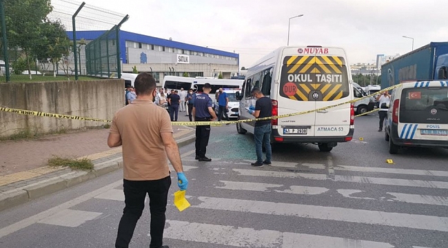 İşçileri taşıyan servis minibüsüne silahlı saldırı: Yaralılar var!