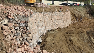 İzmit Belediyesi, Gündoğdu’ya  istinat duvarı yapıyor
