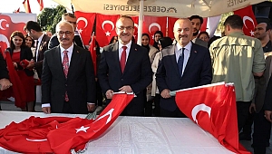 Gebzelilere Binlerce Türk Bayrağı
